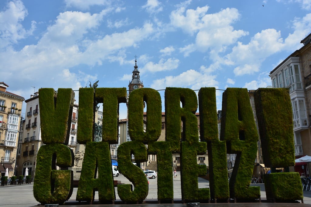 Vitoria-Gasteiz-Plaza-Virgen-Blanca